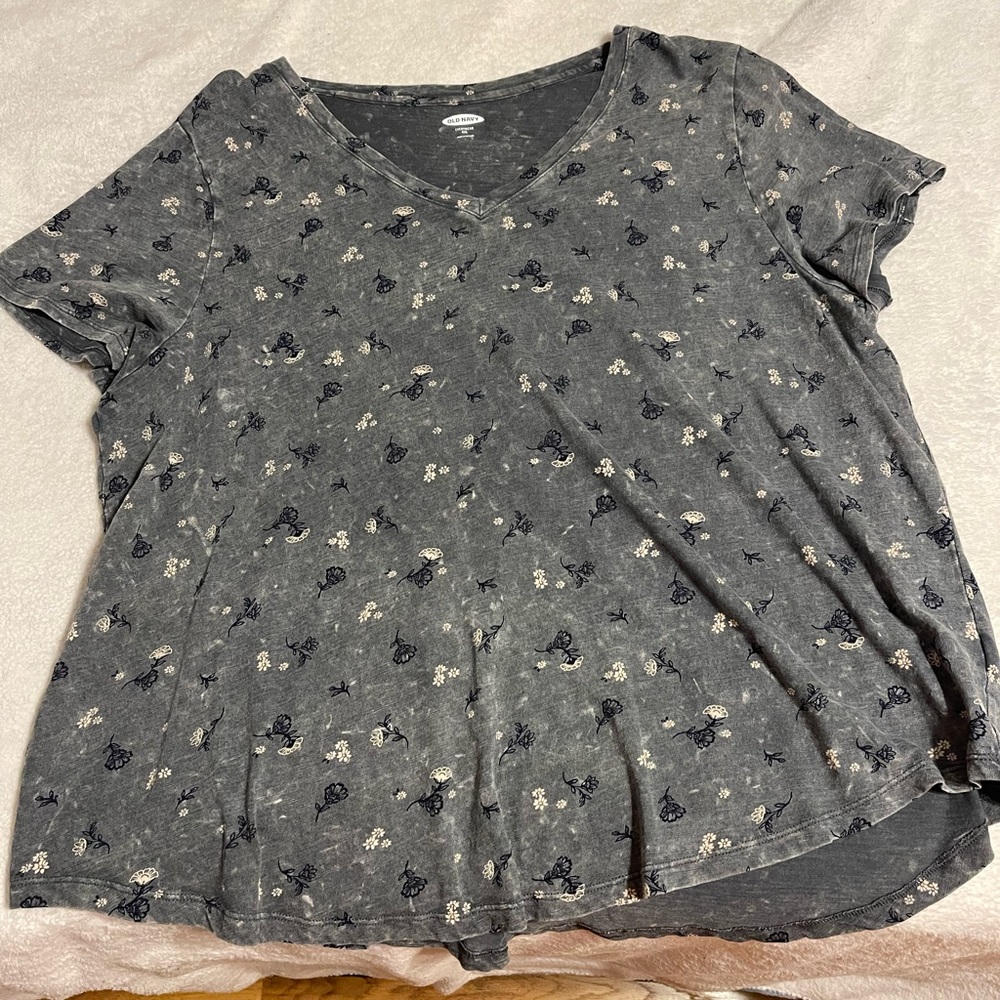 Old Navy grey floral t-shirt